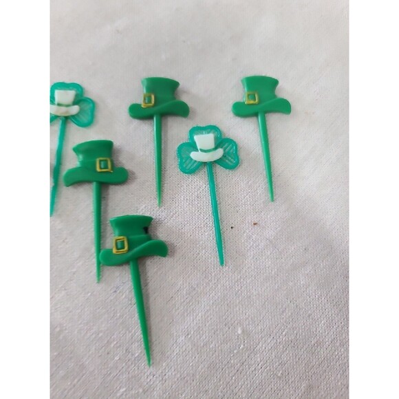 Vintage  St. Patrick's lot of 11 HARD PLASTIC Cake Toppers Leprechaun - Picture 4 of 4